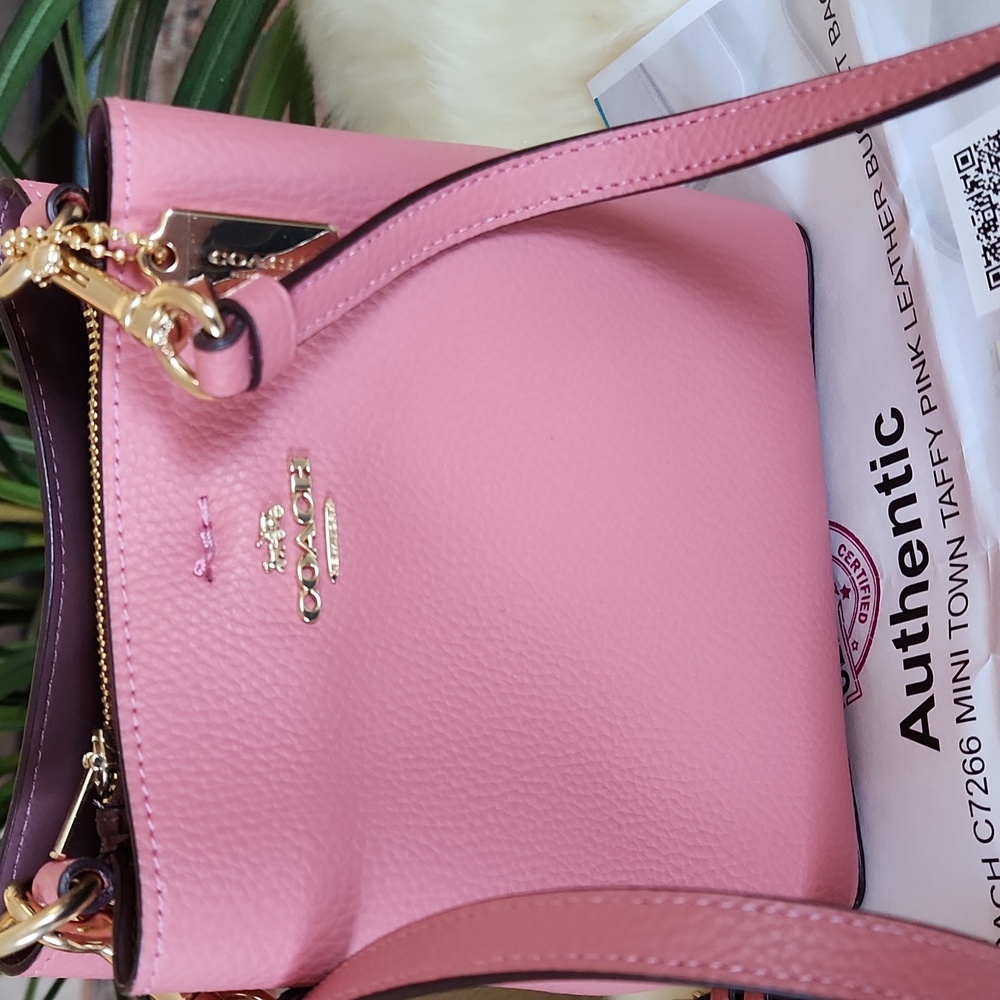 Gorgeous NWOT Coach Mini Town Bubblegum Pink Leather Bucket Crossbody Bag  💗🎁 - Picture 2 of 16